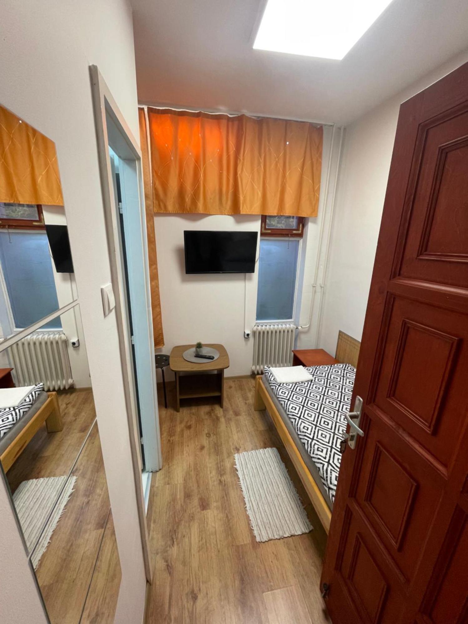 Hotel Alom Vendeghaz Dunaújváros Exterior foto